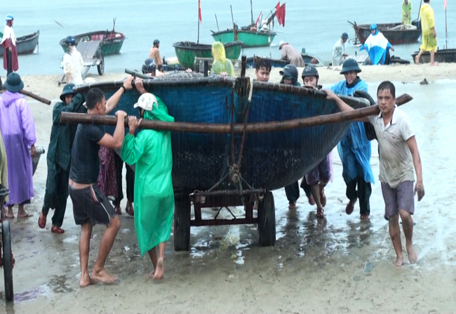 Ngư dân ven biển Đà Nẵng chủ động phòng tránh bão