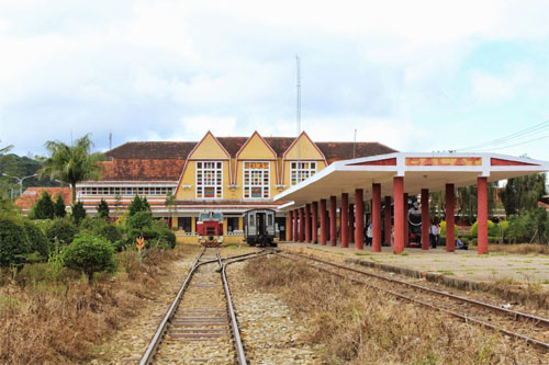 Du ngoạn trên đường sắt Đà Lạt - Trại Mát     
