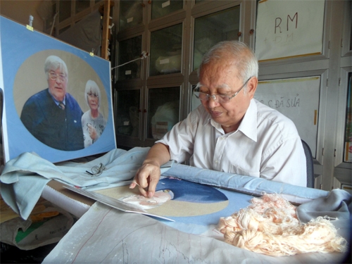 Nghệ nhân tài hoa giữ nghề tranh thêu Việt   

