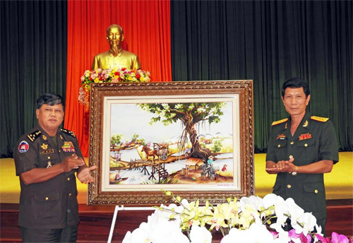 Đoàn công tác Cục Phát triển (Bộ Quốc phòng Vương quốc Cam-pu-chia) thăm và làm việc với Binh đoàn 16
