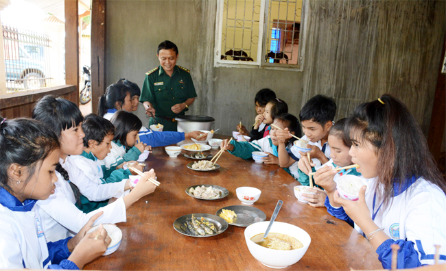 Biên cương sâu nặng nghĩa tình