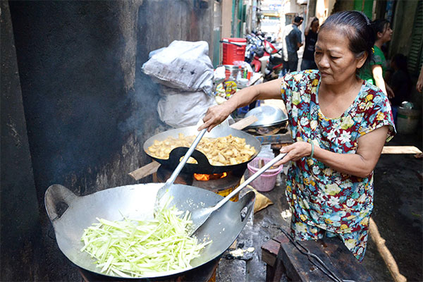 Cơm miễn phí cô Lý
