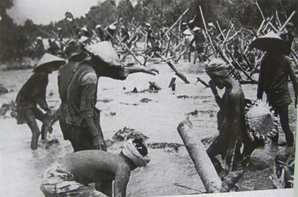 Chớp thời cơ giành chính quyền
