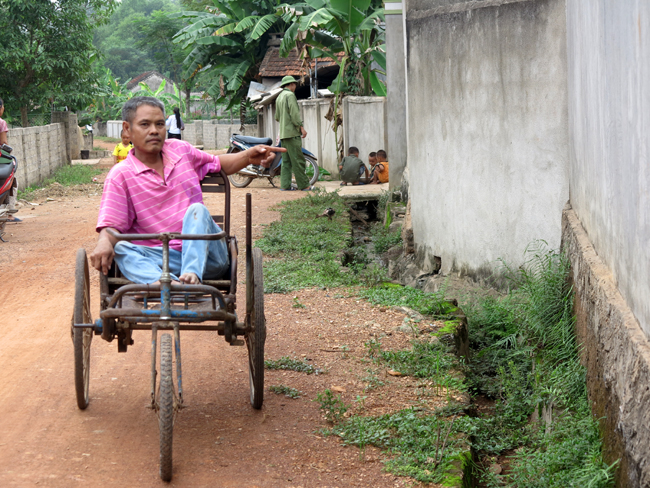 Ông Sinh “xe lăn” hai lần hiến đất làm đường