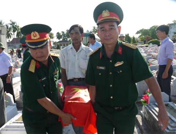 Lễ truy điệu và an táng 8 hài cốt liệt sĩ ở Điện Bàn (Quang Nam)
