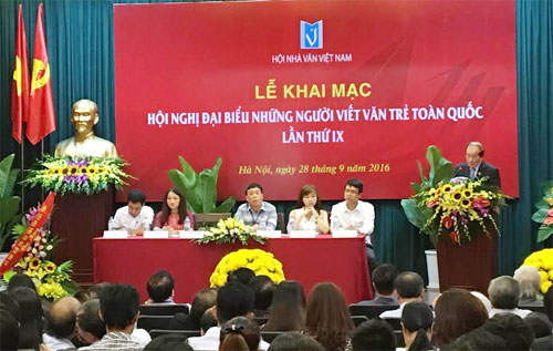 Nhà văn trẻ đồng hành cùng đất nước