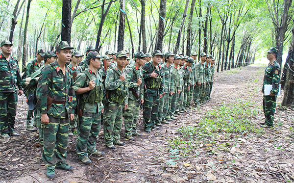 Phối hợp luyện rèn “quân gửi trong dân”
