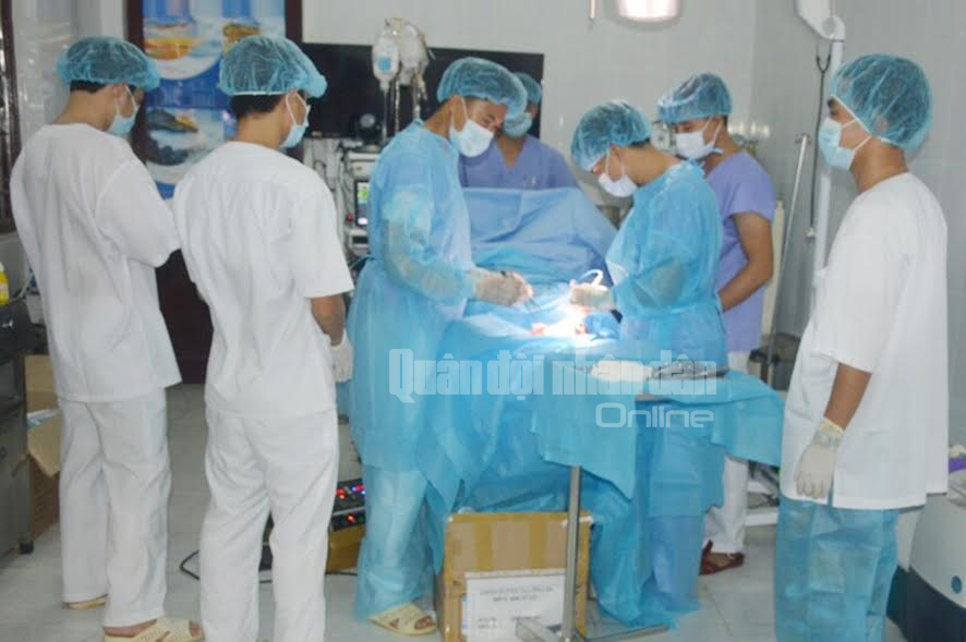 Bệnh xá Đảo Song Tử Tây cấp cứu thành công ngư dân bị mất nhiều máu
