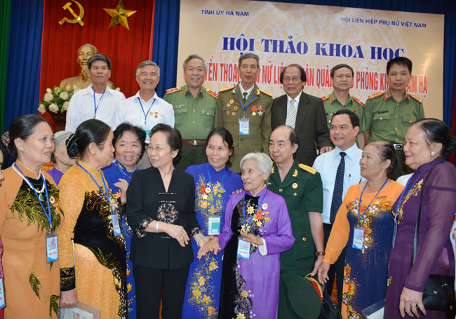 “Huyền thoại mười nữ liệt sĩ dân quân pháo phòng không Lam Hạ”