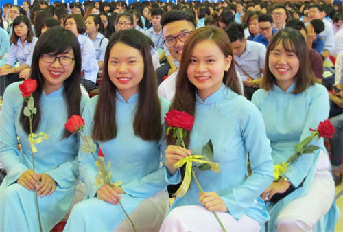 Niềm vui của sinh viên “HOU”
