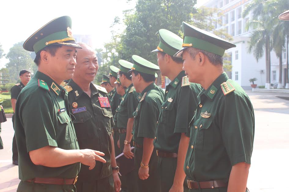 Đoàn cán bộ Cục Bộ đội Biên phòng Lào thăm và làm việc với Học viện Biên phòng