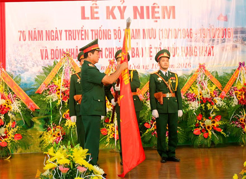 Bộ Tham mưu Quân khu 2 đón nhận Huân chương Bảo vệ Tổ quốc hạng Nhất