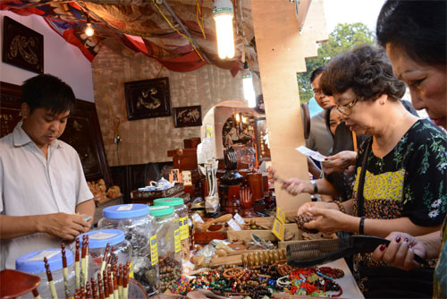 Gắn kết với du lịch để phát triển bền vững
