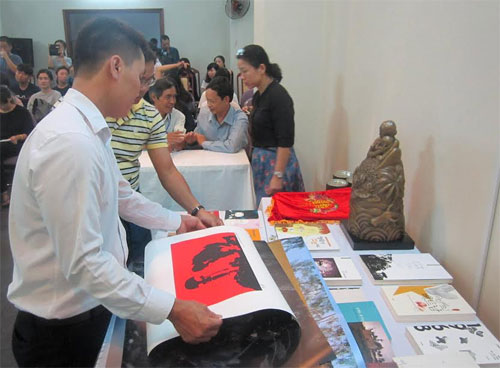 Bảo tàng Đà Nẵng tiếp nhận 52 tài liệu, hiện vật của Quỹ Hòa bình Hàn - Việt