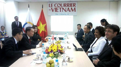 Tổng thư ký Pháp ngữ thăm tòa soạn báo Le Courrier du Vietnam
