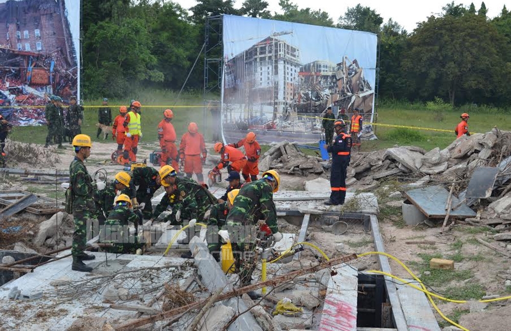 Lực lượng công binh, hóa học, quân y của Việt Nam cùng phối hợp thực hiện nhiệm vụ.