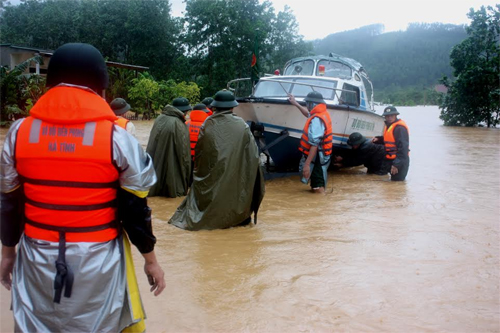 Vào nơi nguy hiểm cứu dân