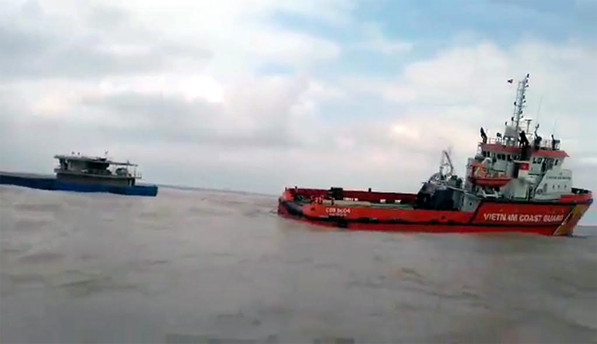 Cứu hộ thành công 4 thuyền viên trên tàu hàng bị nạn