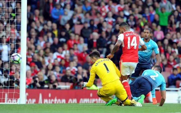 Arsenal thắng nhọc, Man City và Tottenham cùng phải chia điểm