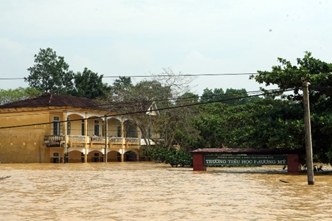 Bộ Y tế hỗ trợ y tế các tỉnh miền Trung khắc phục hậu quả mưa lũ