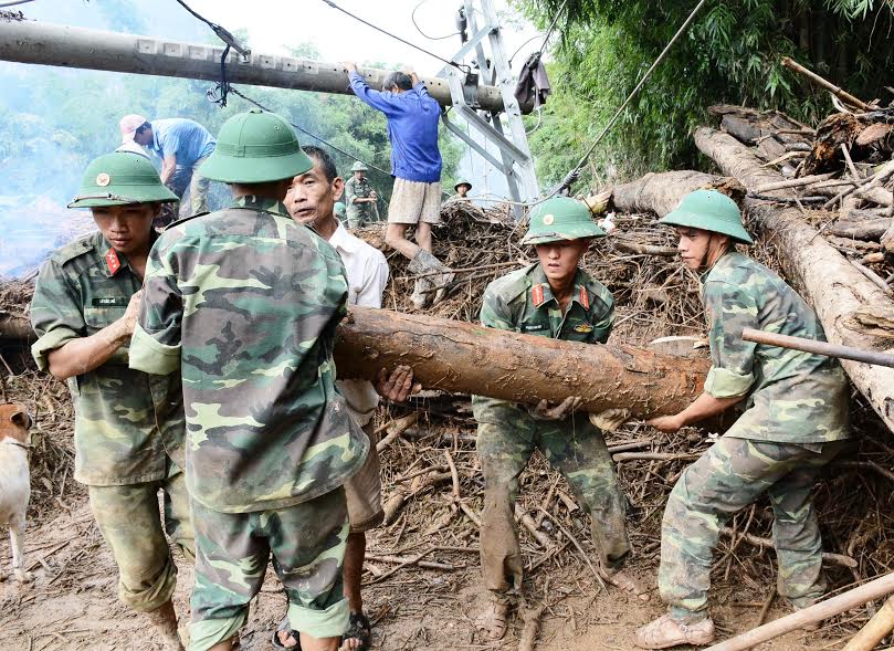Bộ trưởng Bộ Quốc phòng chỉ đạo toàn quân sẵn sàng ứng phó với bão số 7