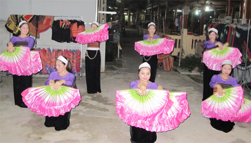 Một thoáng bản Lác      