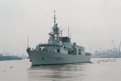 Tàu Hải quân Canada thăm TP Hồ Chí Minh
