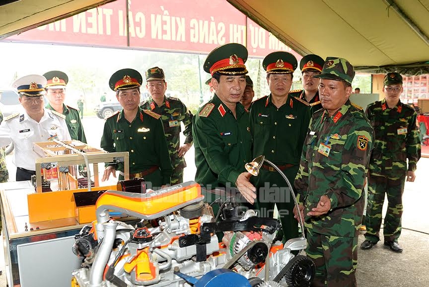 Mô hình bổ dọc của động cơ sử dụng trong giảng dạy của Tổng cục Kỹ thuật