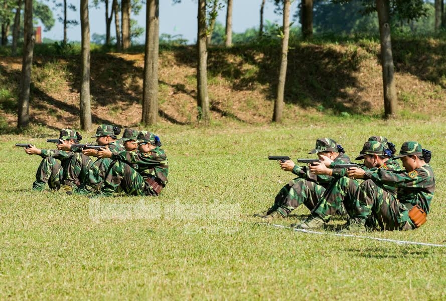 Tranh tài ở vòng đấu loại trực tiếp nội dung bắn súng ngắn nữ bài 4.