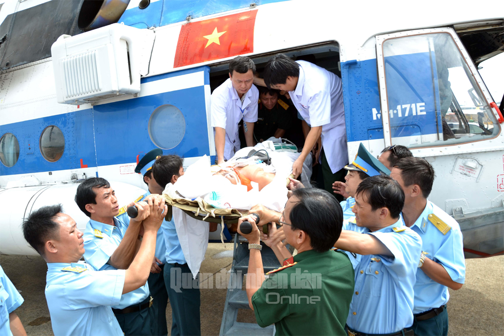 Đồng bộ, chuyên sâu trong bảo đảm y tế biển, đảo