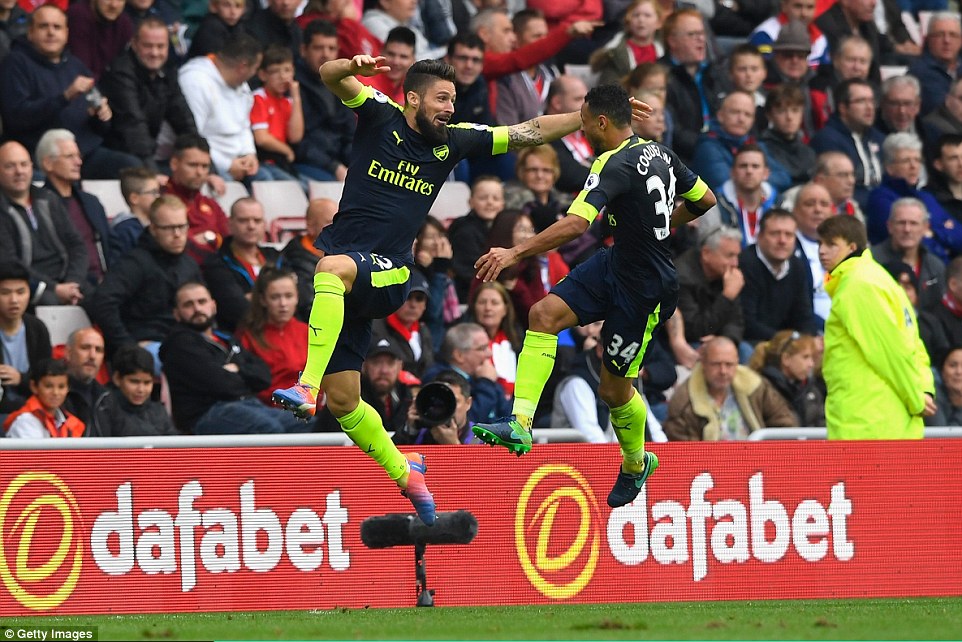 Arsenal đè bẹp Sunderland với tỉ số 4-1 và tạm chiếm ngôi đầu