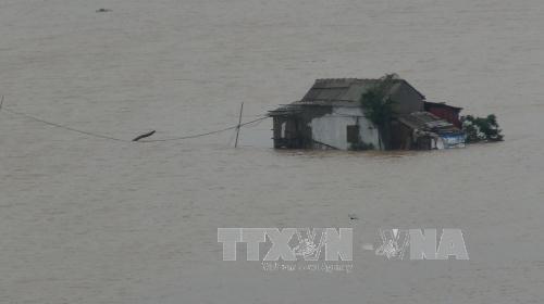 Lũ khẩn cấp ở Hà Tĩnh và Quảng Bình 