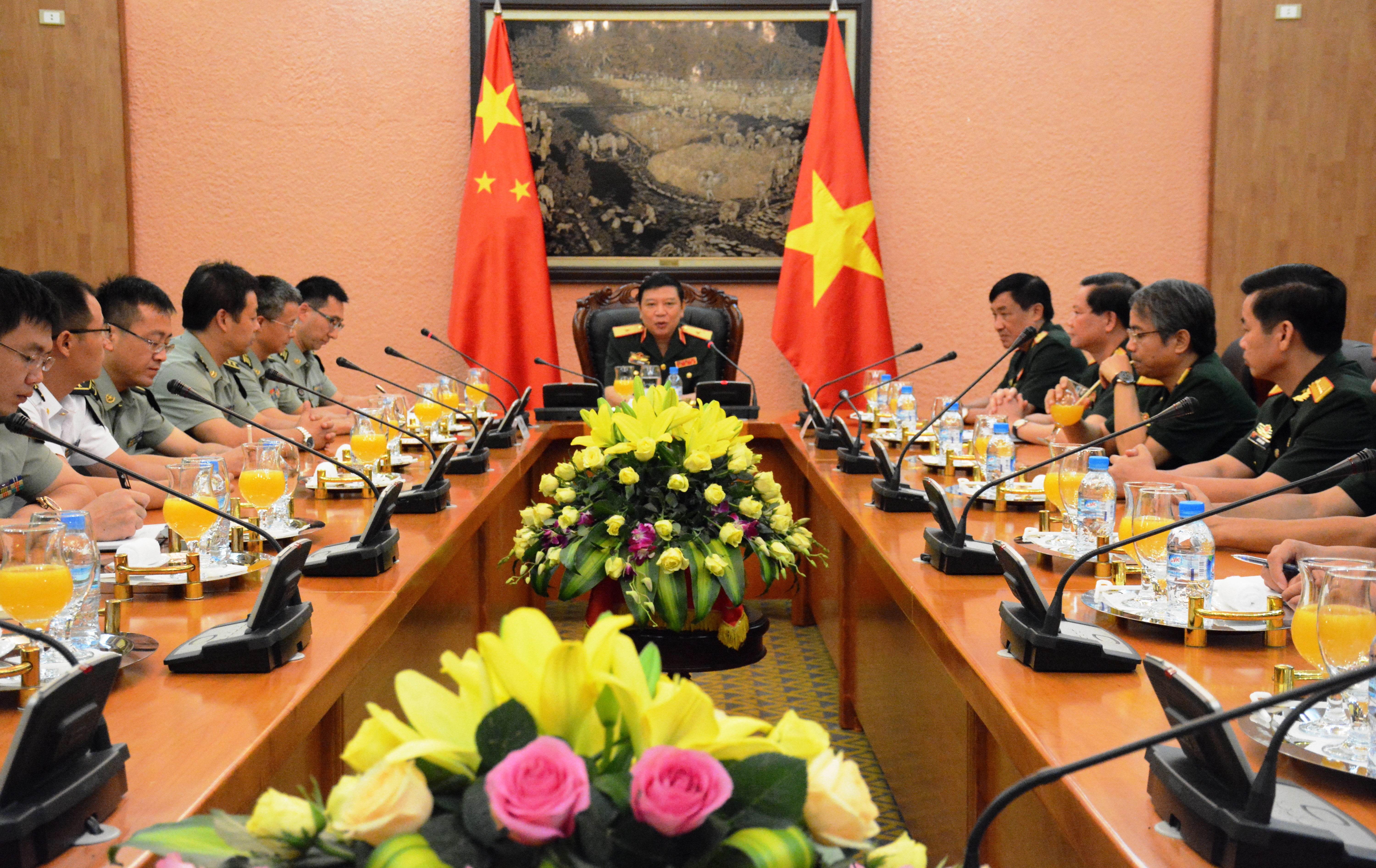 Lãnh đạo Tổng cục Chính trị tiếp Đoàn sĩ quan trẻ quân đội Trung Quốc