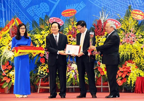 Chính thức công nhận đạt tiêu chuẩn cho 65 giáo sư và 638 phó giáo sư