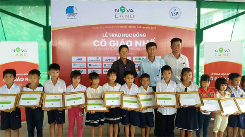 Trao học bổng “Cô giáo Nhế” tặng học sinh hoàn cảnh khó khăn