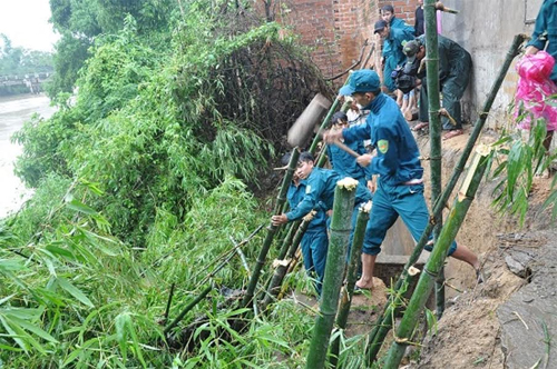 LLVT tỉnh Bình Định ứng cứu, giúp dân trong mưa lũ