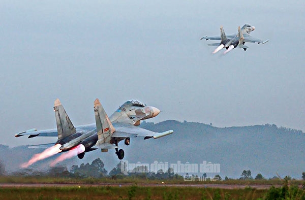 Bay biên đội của Su-27.
