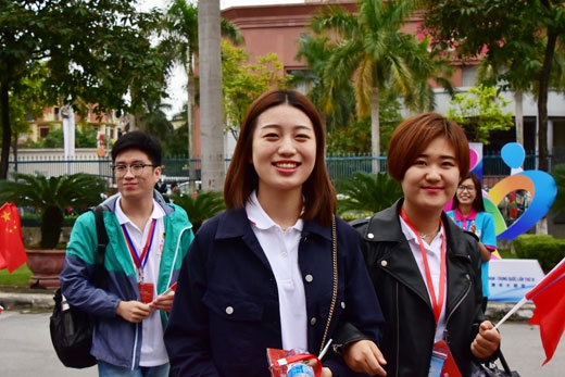 Đại biểu Trung Quốc về đến Hà Nội tham gia lễ Bế mạc và Giao lưu nghệ thuật Thanh niên Việt-Trung.