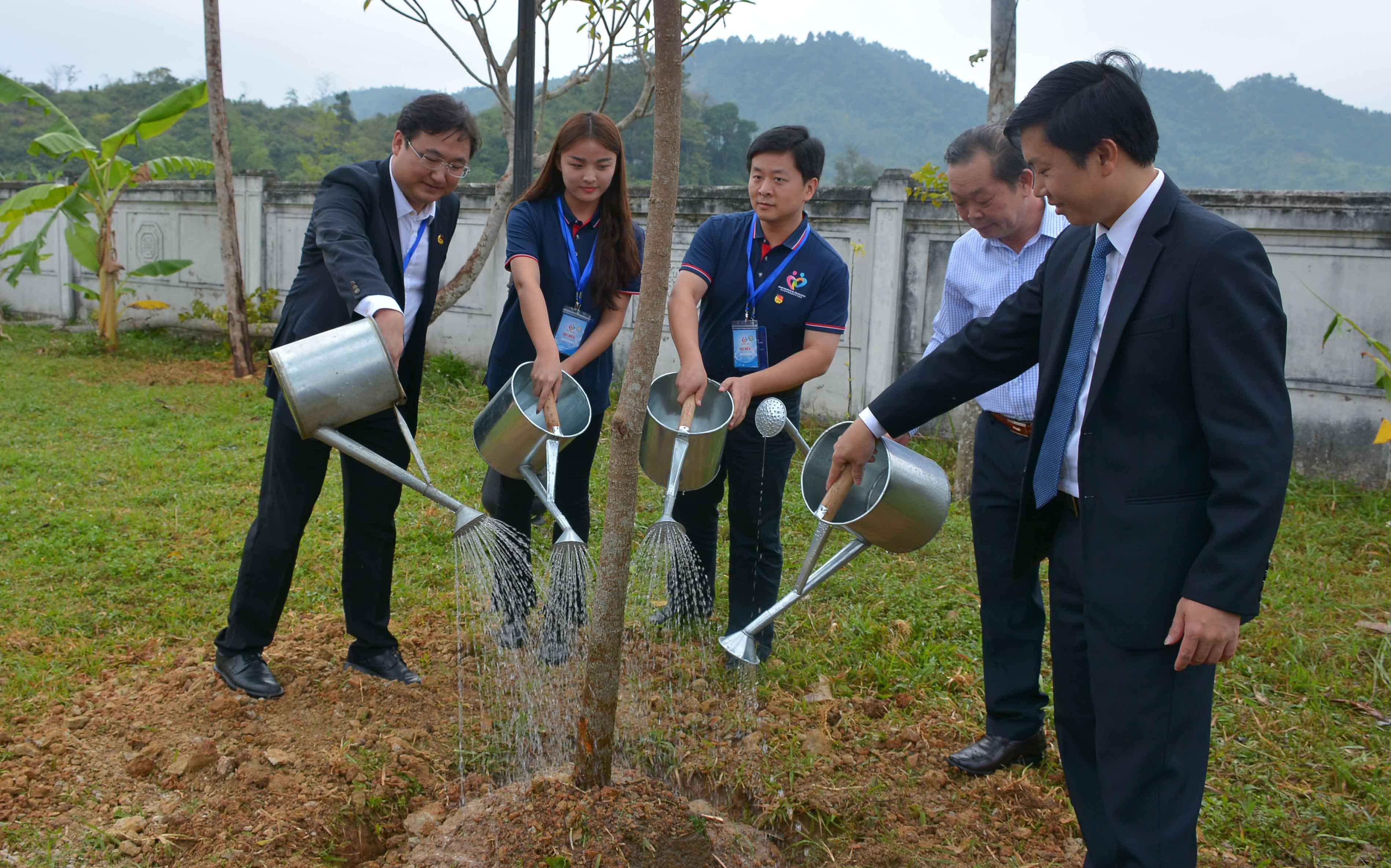 Sợi dây gắn kết tình hữu nghị