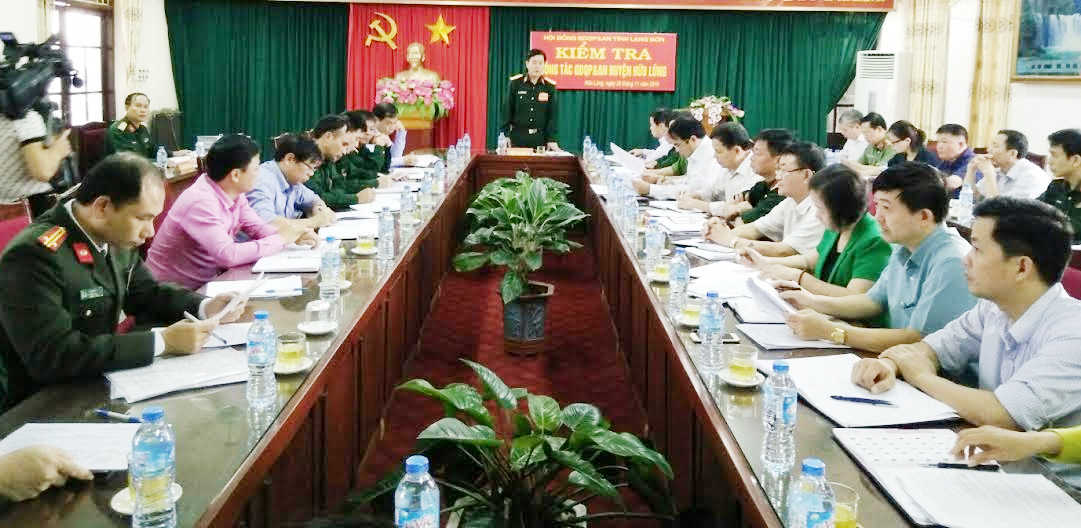 Kiểm tra công tác giáo dục QP-AN tại huyện Hữu Lũng (Lạng Sơn)
