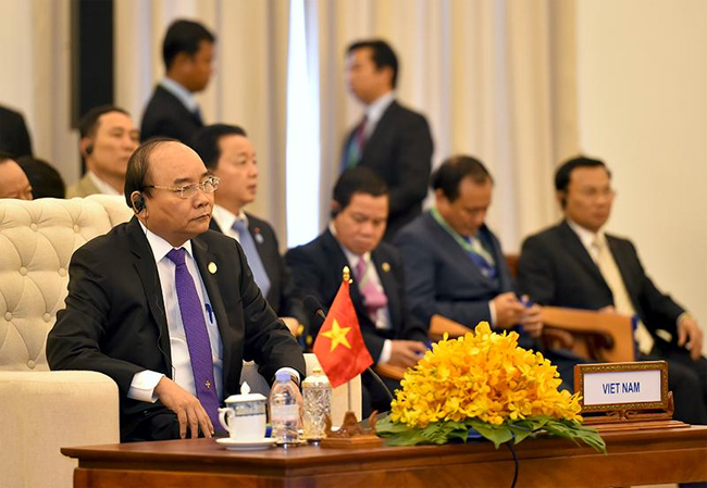 Hội nghị “tam giác” trên đất Ăng-co