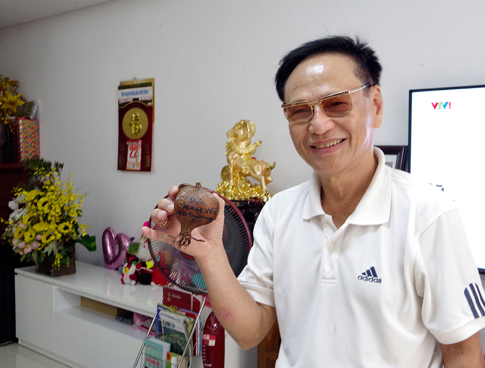 Chuyện của Chính trị viên “tàu 2 ống”
