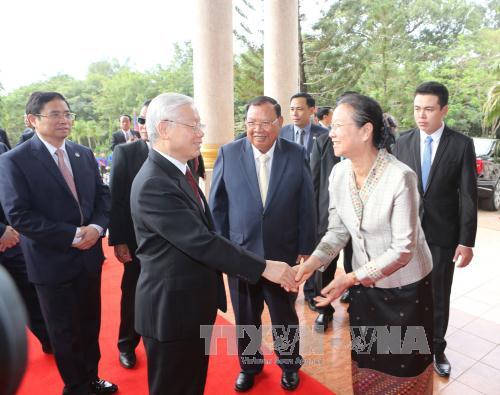 Quan hệ hữu nghị, đoàn kết đặc biệt Việt-Lào được vun đắp bằng biết bao mồ hôi, công sức và xương máu của nhiều thế hệ nhân dân hai nước (*)