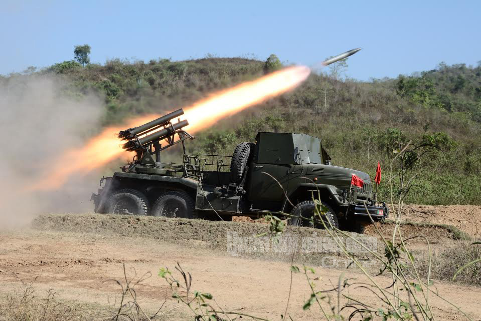 Lữ đoàn Pháo binh 16 (Quân khu 4) diễn tập bắn đạn thật