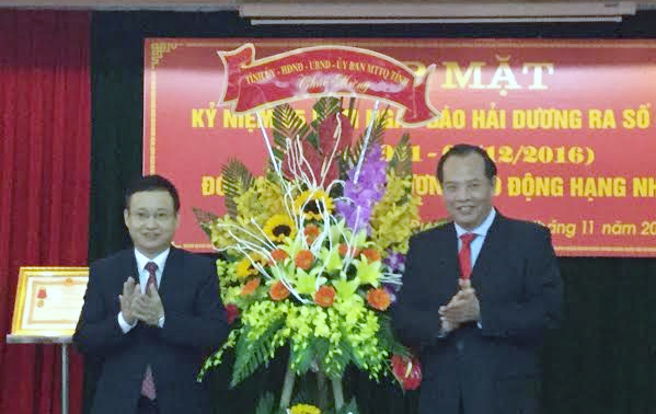 Báo Hải Dương đón nhận Huân chương Lao động hạng nhất