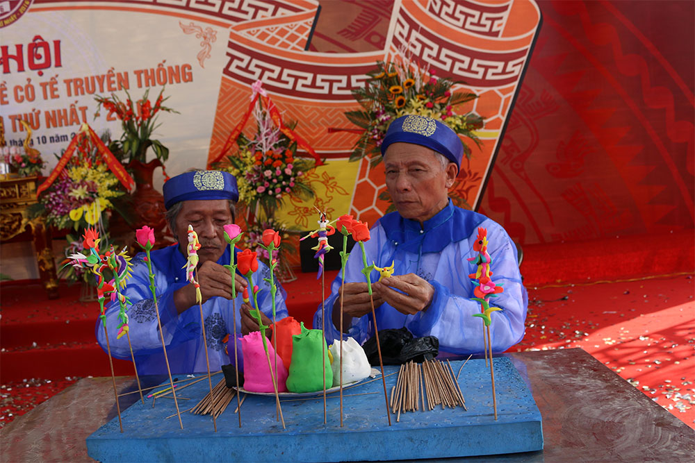 Nghệ nhân nặng lòng truyền giữ nghề tò he
