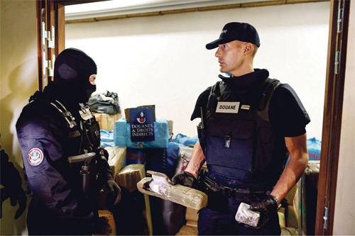 Lộ tẩy vỏ bọc “phá án”