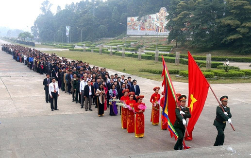 XỨNG VỚI VAI TRÒ NGƯỜI CÓ UY TÍN TIÊU BIỂU