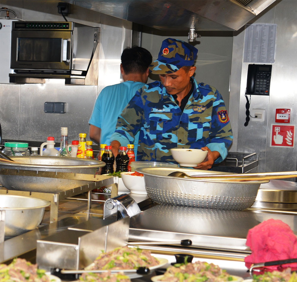 Người máy trưởng đa năng
