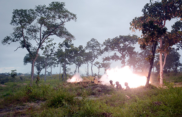 Hỏa lực chuẩn bị mở cửa đánh chiếm đầu cầu.